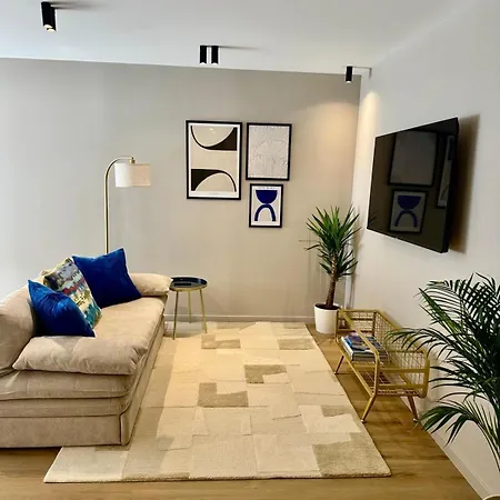 Elegant Escape In - Walk To And Old Town Lejlighed *