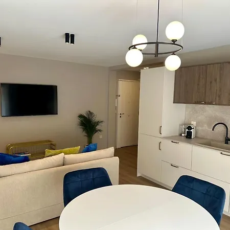 Elegant Escape In - Walk To And Old Town Апартаменти *