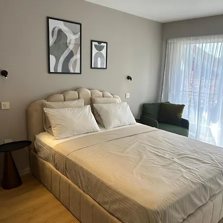 Elegant Escape In - Walk To And Old Town Апартаменти *