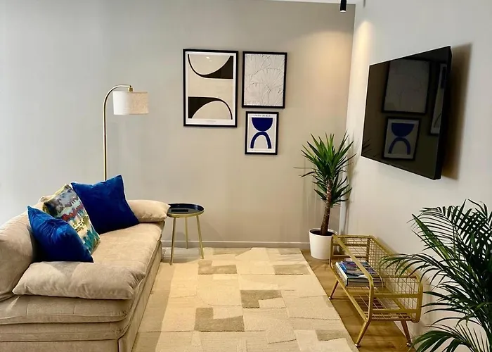 Elegant Escape In - Walk To And Old Town Lejlighed *